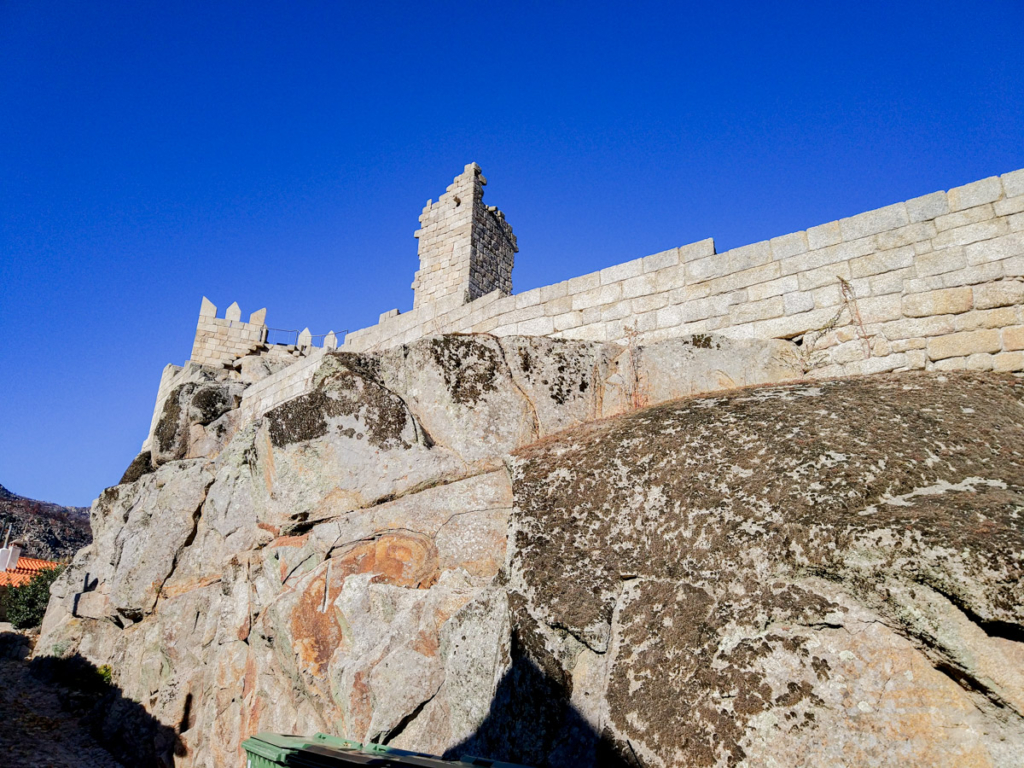 Castelo Novo - vista para o castelo medieval
