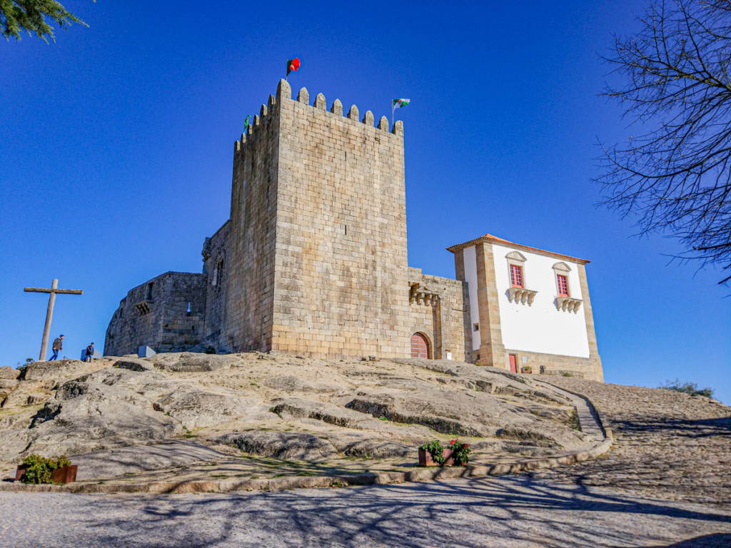 Castelo de Belmonte junto à Serra da Estrela