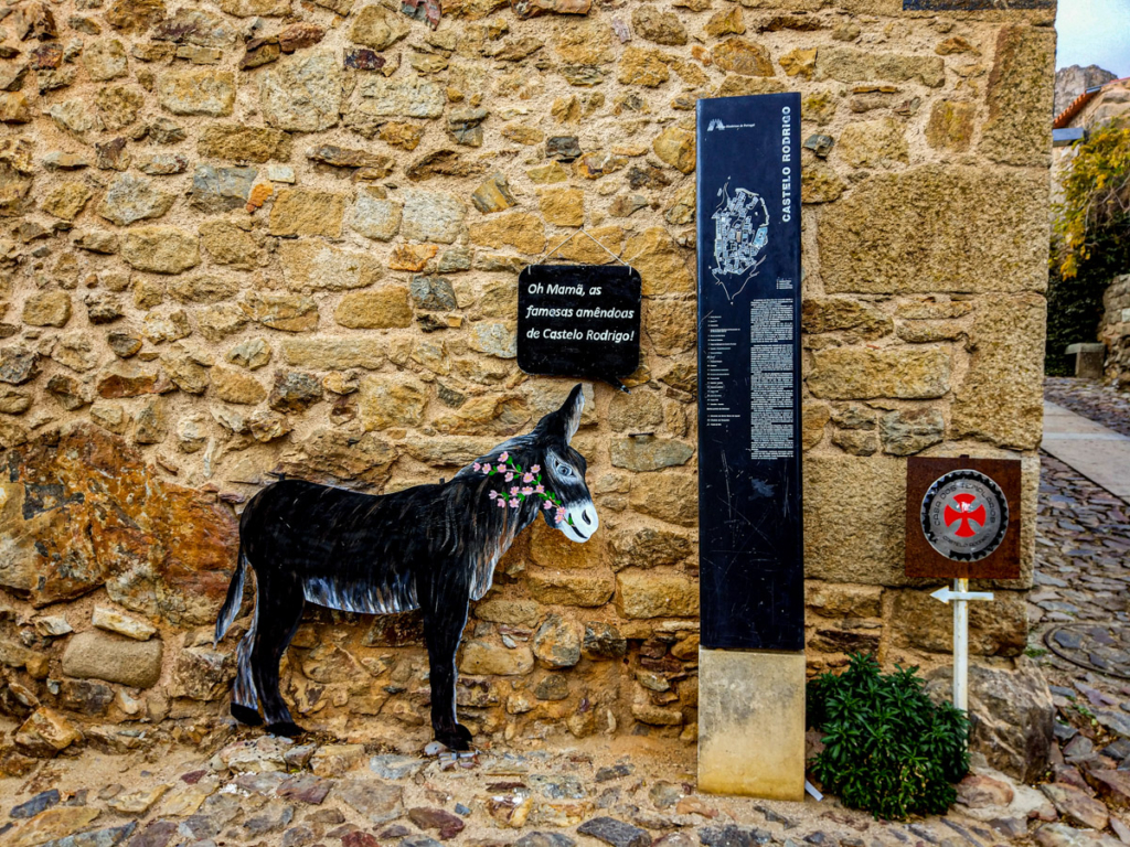 O burro é uma figura que está à entrada de Castelo Rodrigo