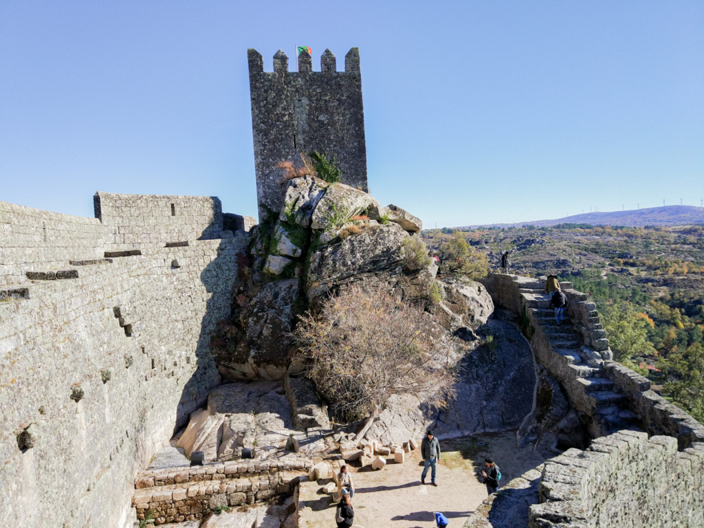 Castelo de Sortelha e as suas muralhas