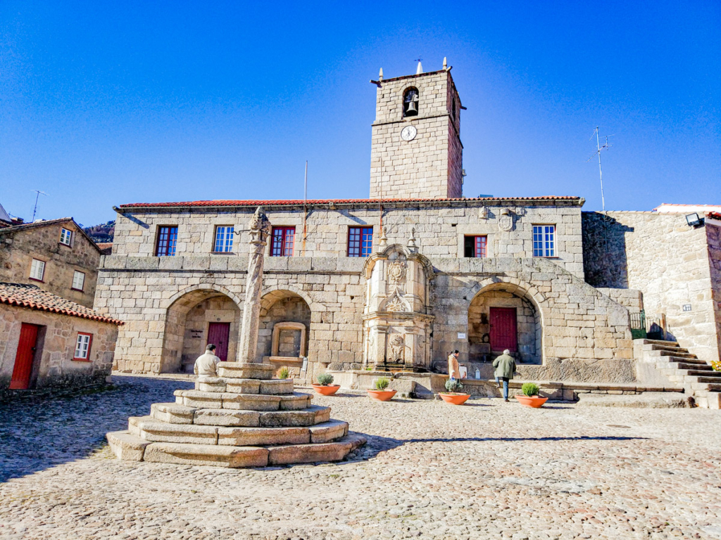 Castelo Novo Town Hall and Pillory Square