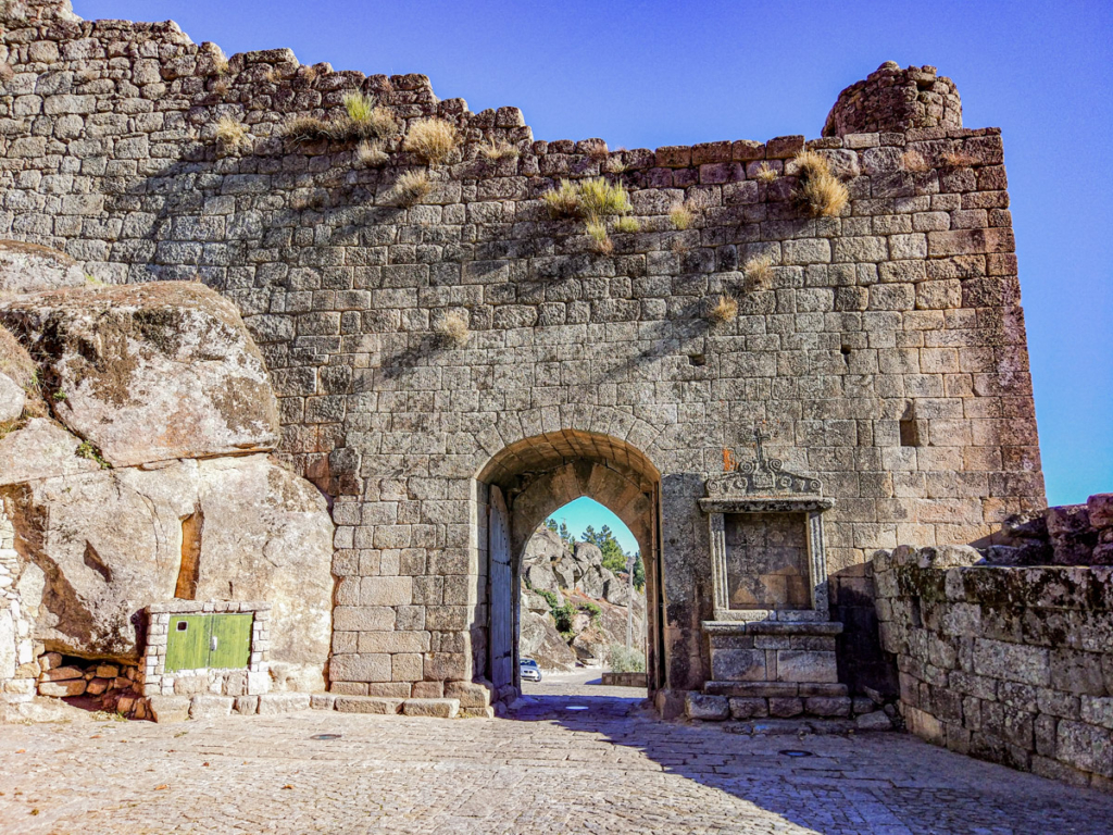Portas da aldeia de Sortelha