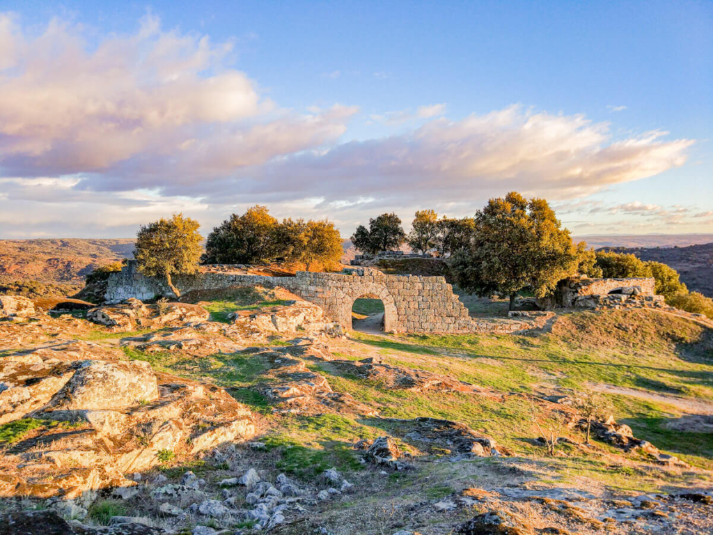 Castle ruins of Castelo Mendo