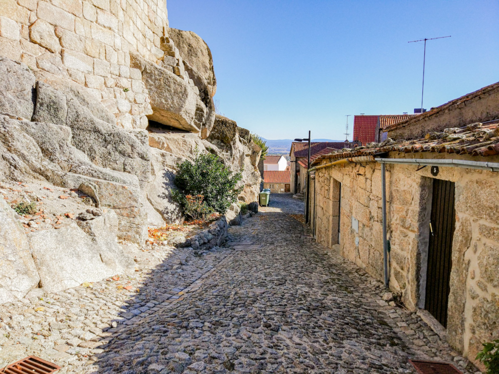Em visita à aldeia de Castelo Novo