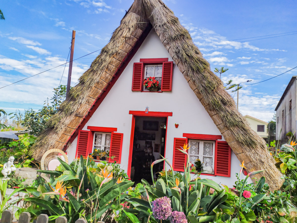 Roteiro para Visitar Madeira em 5 ou 7 dias - Casa típica de santana - Roteiro pela Ilha da Madeira
