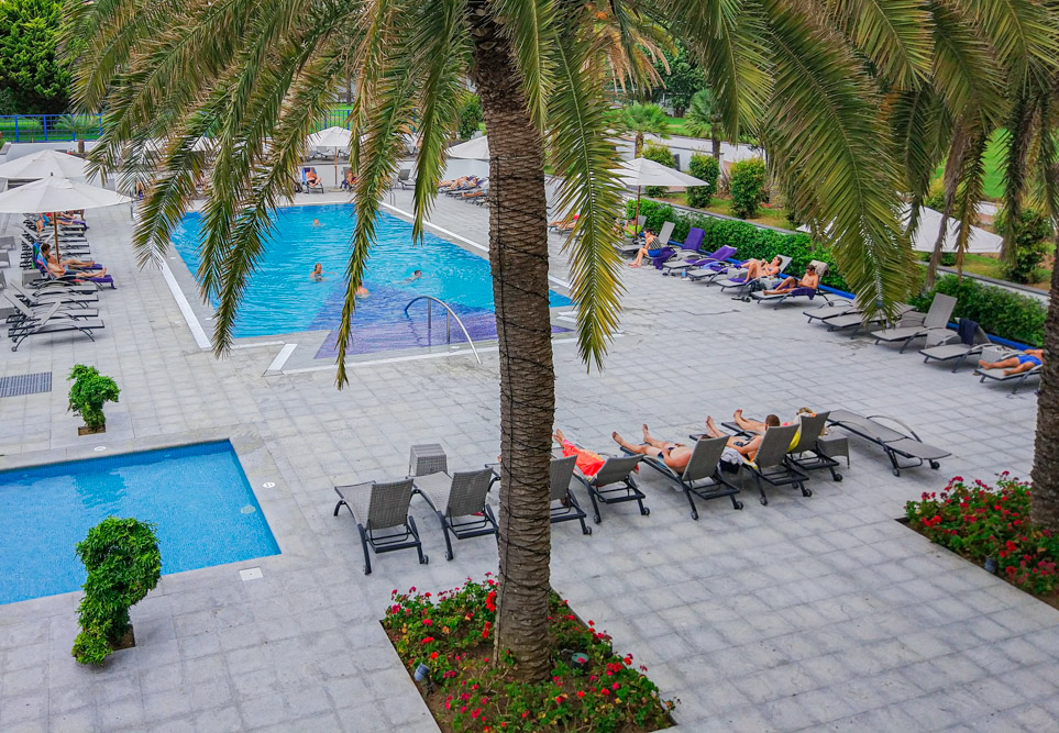 Azores Royal Garden - onde eu dormi em Ponta Delgada - vista para a piscina