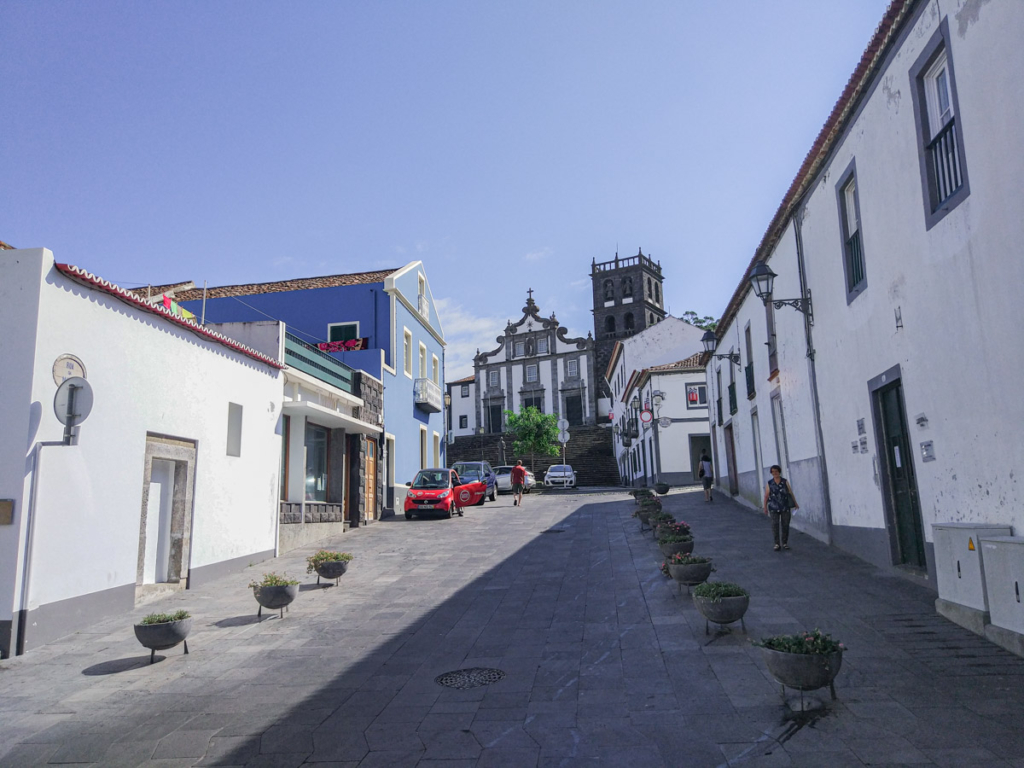 Igreja Matriz de Nossa Senhora da Estrela ao fundo - Ribeira Grande