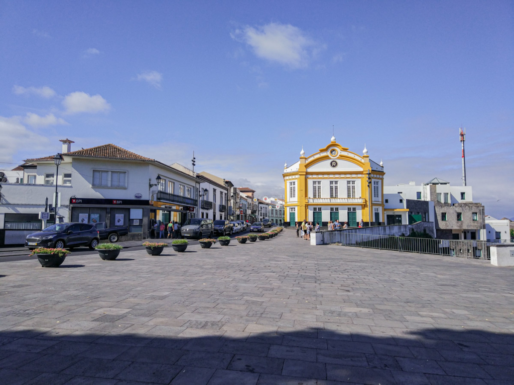 Largo 5 de Outubro em Ribeira Grande