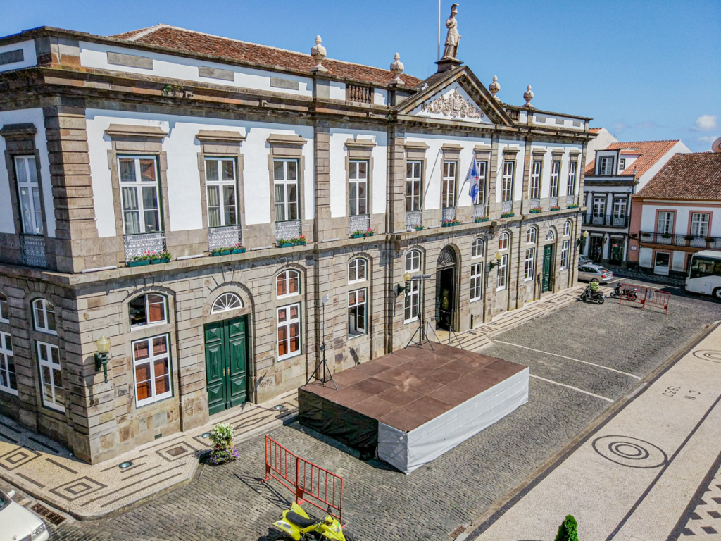 Câmara Municipal de Angra de heroísmo vista do hotel onde fiquei hospedado