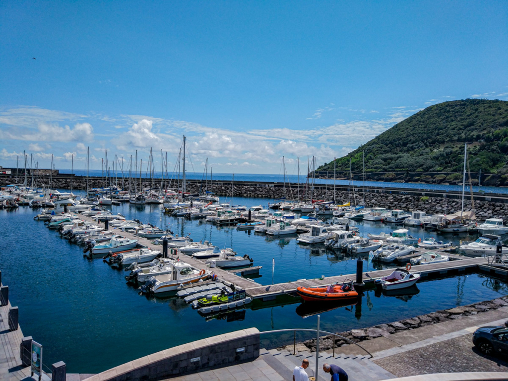 Outra perspectiva para a marina de angra do heroísmo