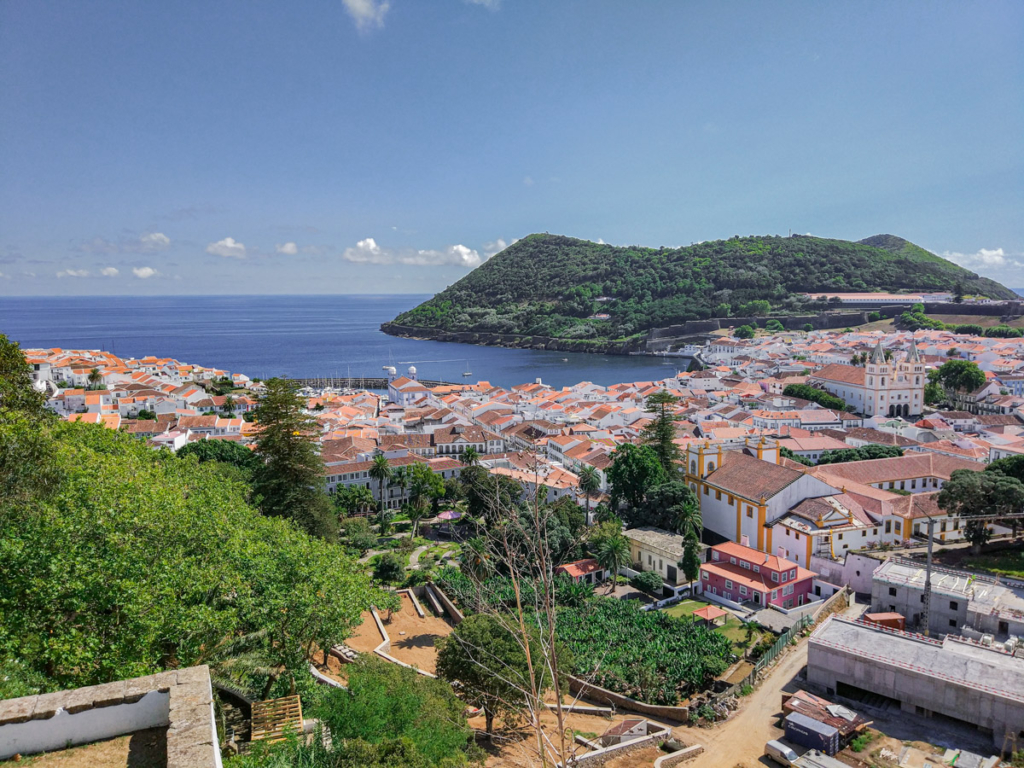 Miradouro de Angra para a cidade e Monte Brasil