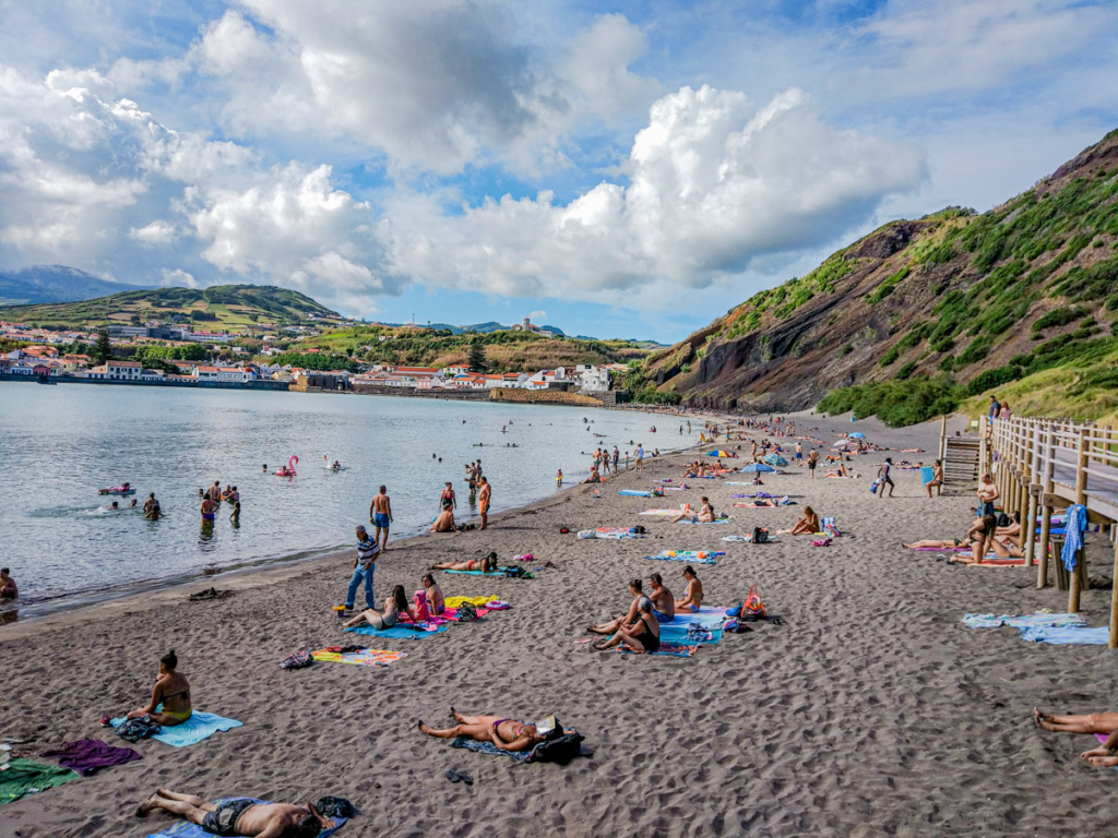 Areal de Porto Pim, das melhores praias do Faial e dos Açores.