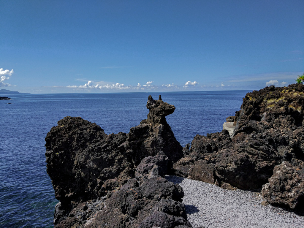 Zona Balnear do Cachorro - A rocha Vulcânica em formato de cabeça de cão