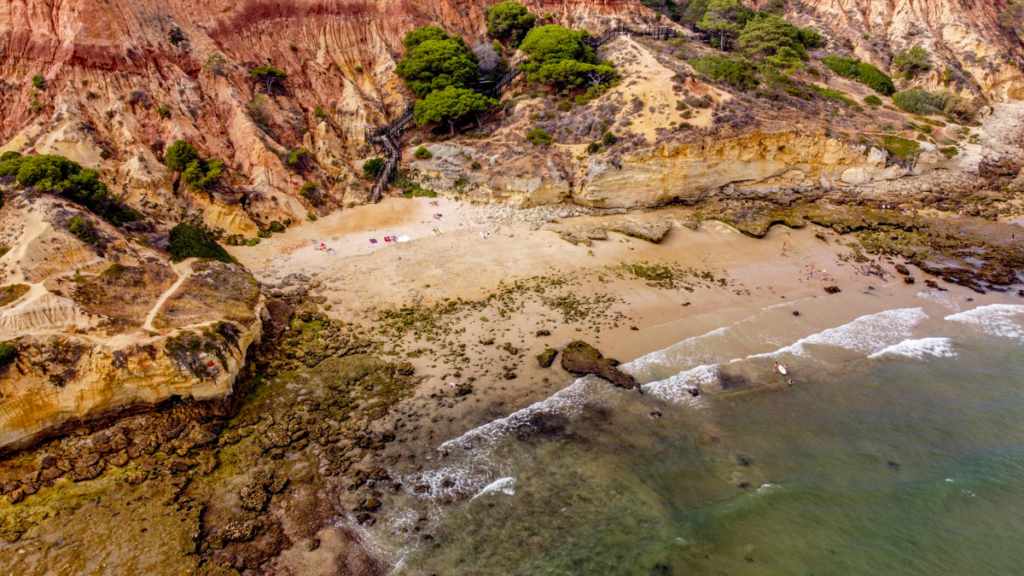 Formações Rochosas da Praia de Olhos de Água em Albufeira
