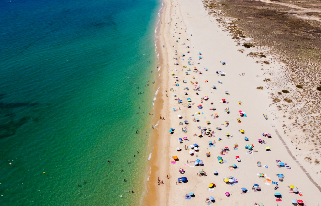 Praia do Barril na Ilha de Tavira (Ilhas do Algarve)