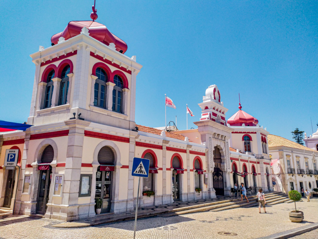 Mercado Municipal de Loulé, situado na praça da republica de Loulé, no Algarve. O que visitar no algarve