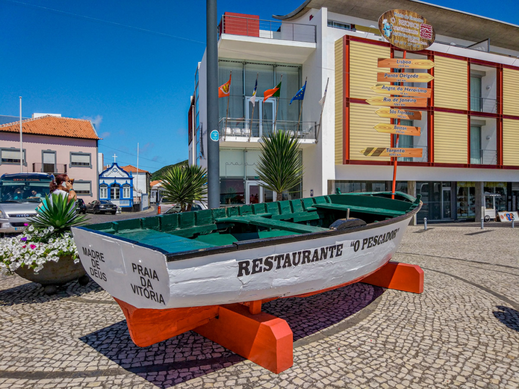 Praia da Vitória - Restaurante "O Pescador"