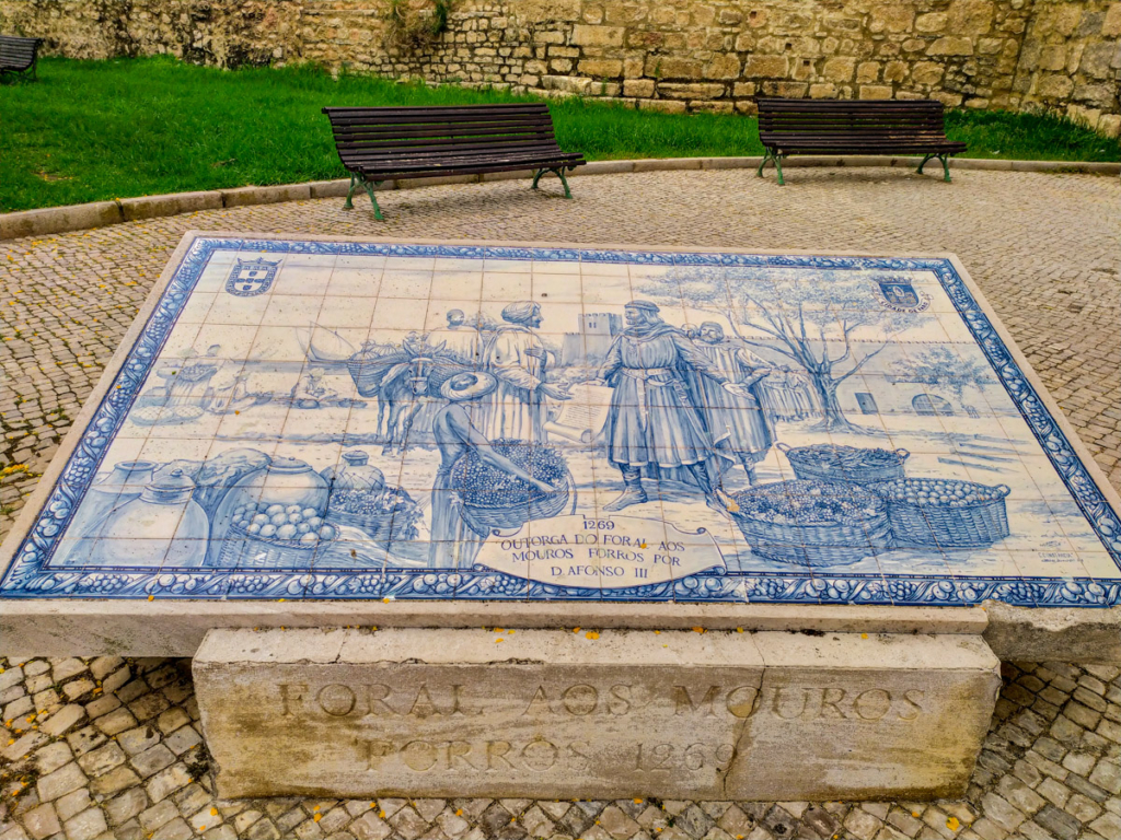 Azulejos com História da Cidade - Pontos Turísticos de Faro