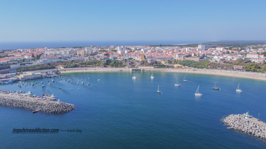 Baía de Sines com praia de Vasco da Gama ao fundo