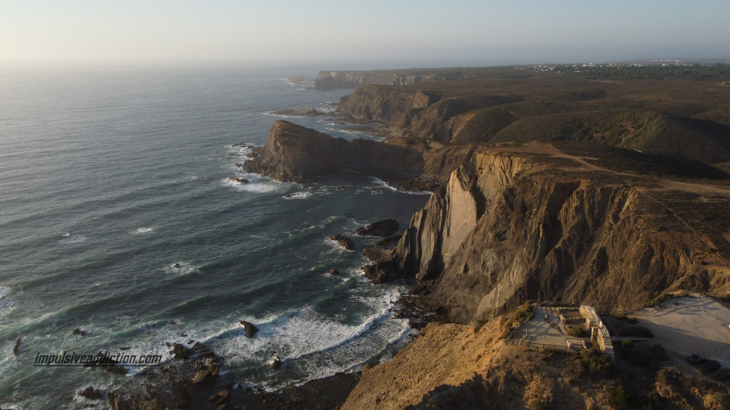 Costa Vicentina a norte da Praia da Arrifana fotografada a partir das Ruínas da Fortaleza da Arrifana