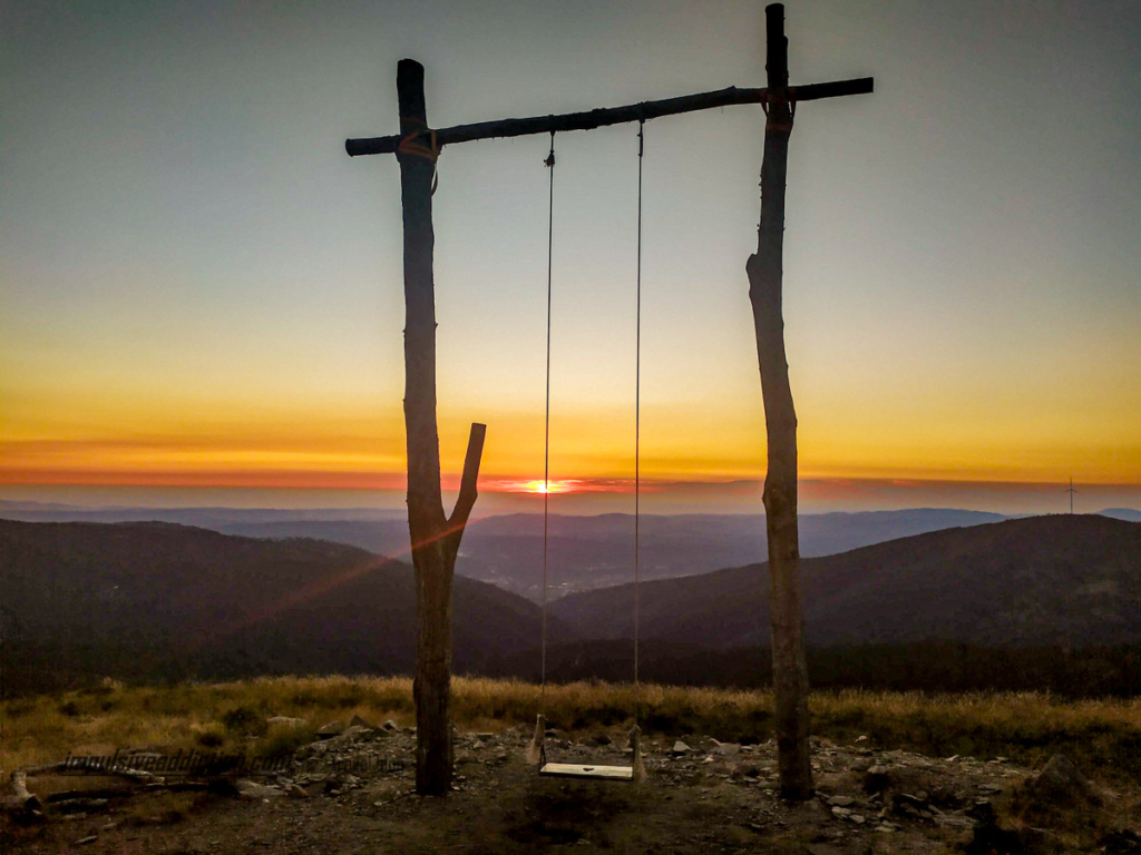 Por do sol no Baloiço do Trevim no topo da Serra da Lousã