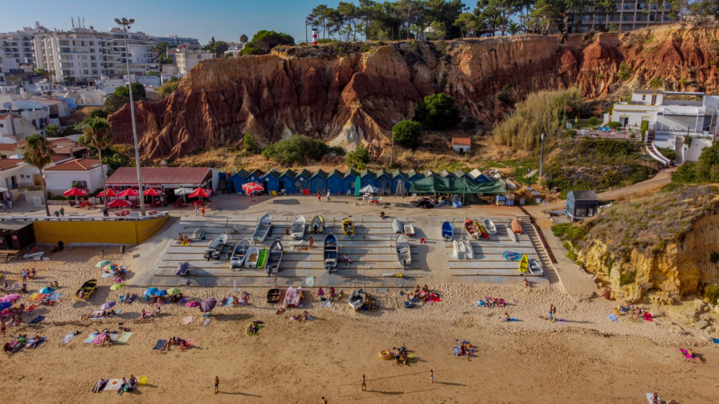 Largo dos Pescadores, Praia de Olhos de Água