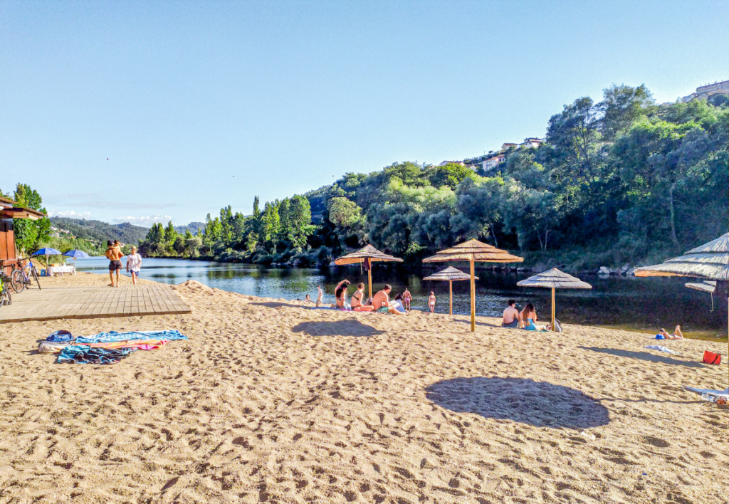 Praia Fluvial do Reconquinho na margem esquerda do Rio Mondego