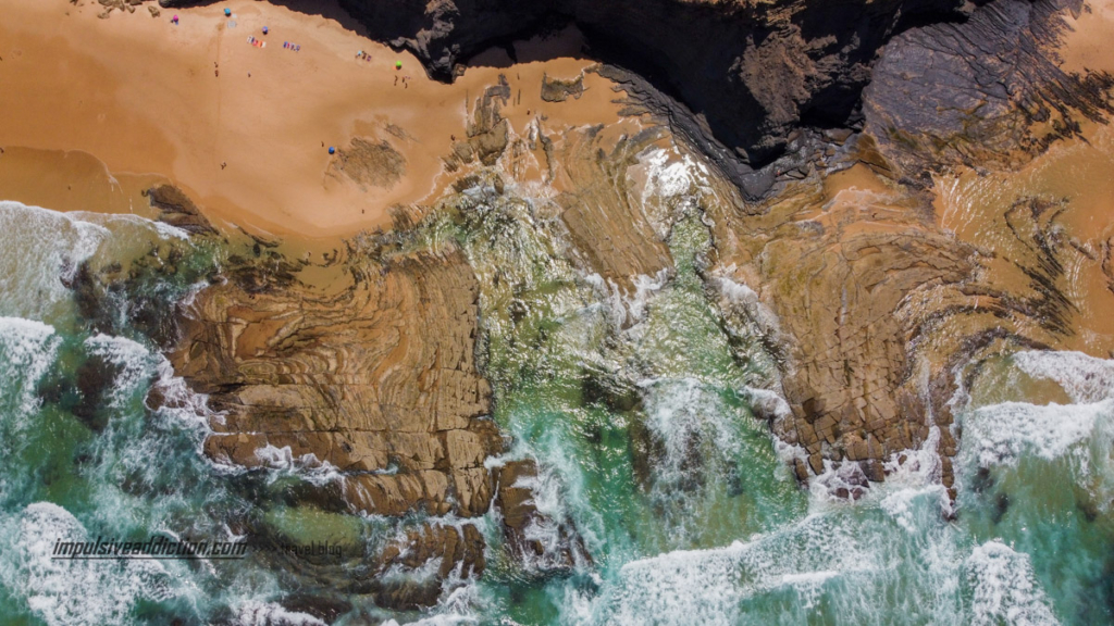 Outra vista para as formações rochosas da praia de monte clérigo, extraordinárias na maré baixa.