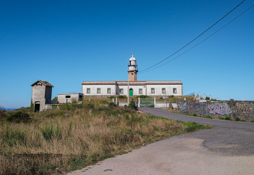 farol de ponta larino na costa da morte
