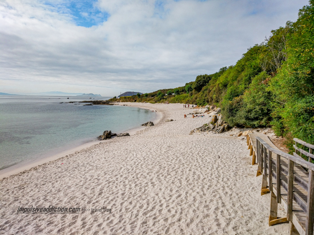 Praia de Area de Cans, praticamente deserta no dia em que visite a ilha de Ons