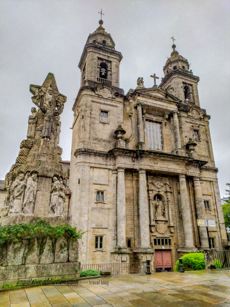 Igreja do Convento de São Francisco de Santiago de Compostela, e monumento a São Francisco de Assis