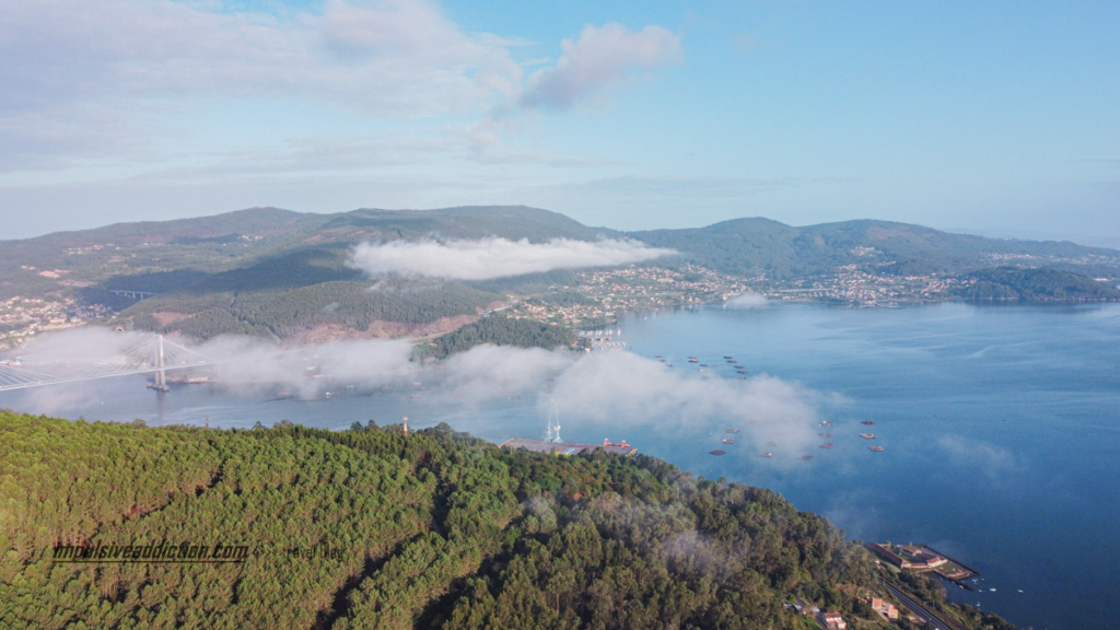 Ria de Vigo, com Ponte de Rande à esquerda