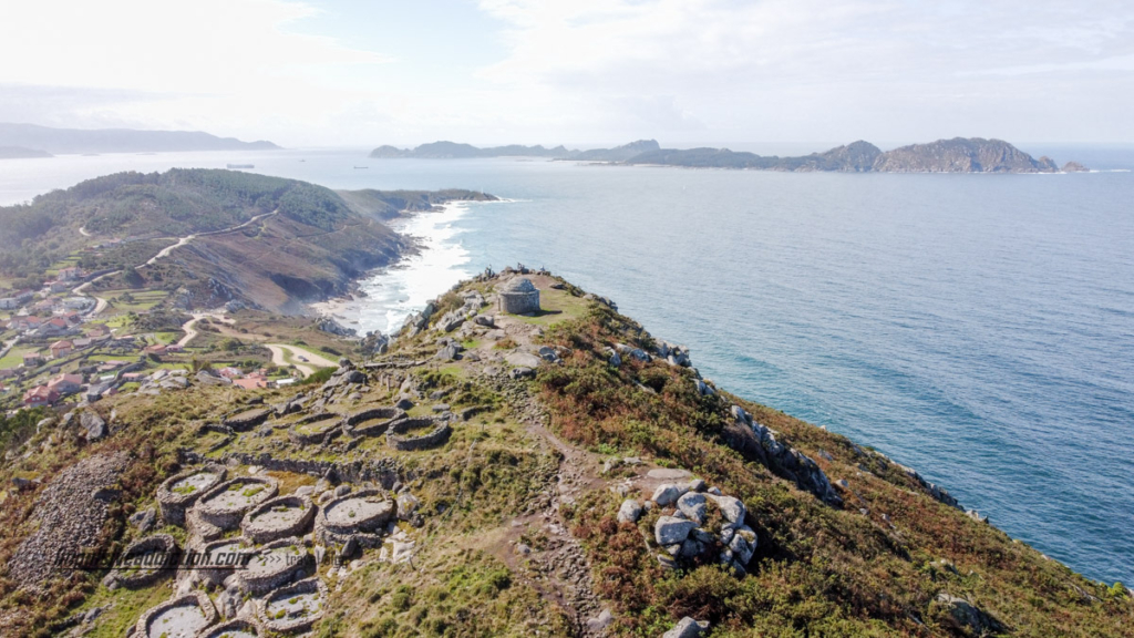 Castro do Facho de Donón, Guarita e vista para as ilhas Cies e Ria de Vigo