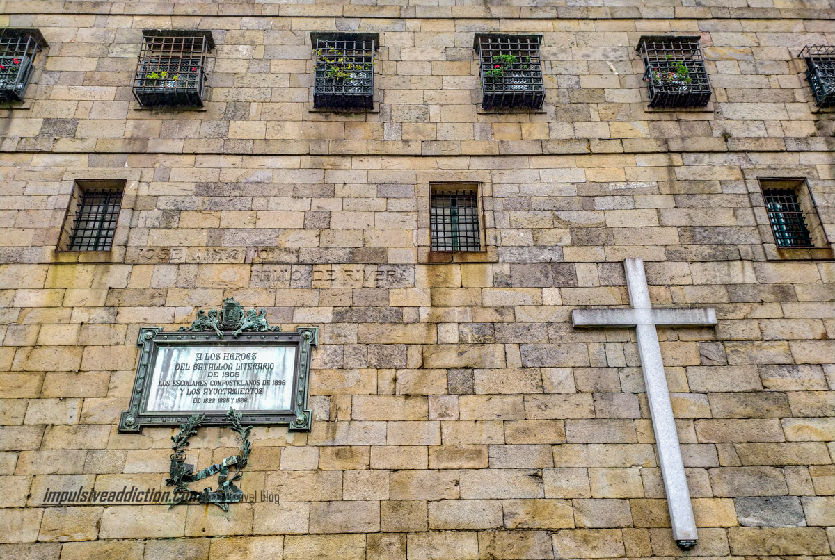 Fachada do Convento de São Paio de Antealtares na Praça da Quintana