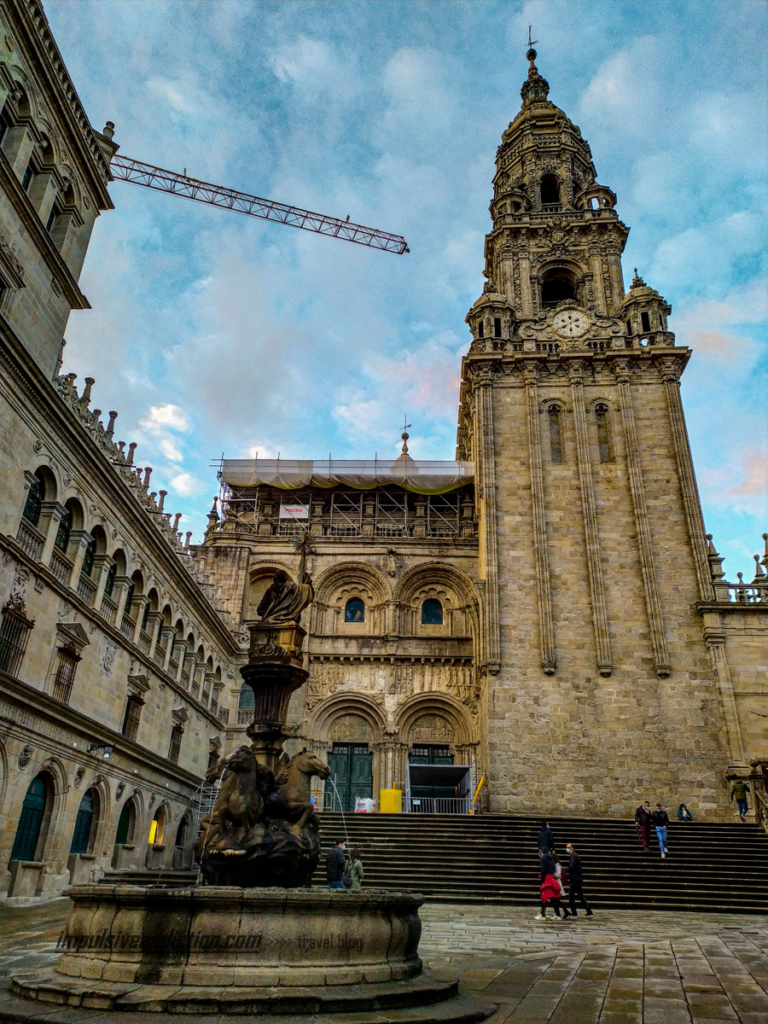 Torre do Relógio ou Torre de Berenguela, ao lado do Pórtico das Praterías para a Catedral de Santiago de Compostela