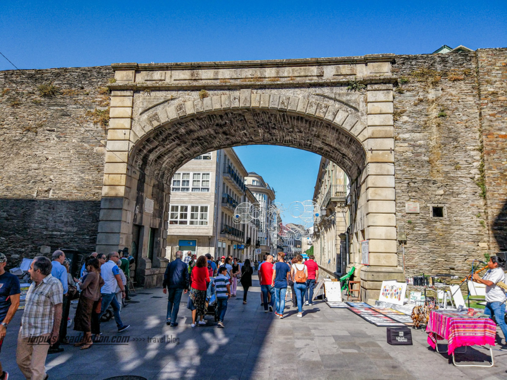 Uma das portas a visitar na Muralha Romana de Lugo