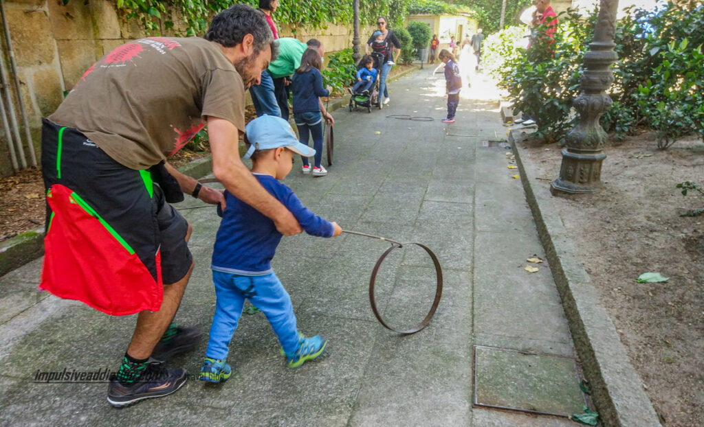 Actividades e animação de rua em Ourense, ao visitar a cidade na Festa dos Maios