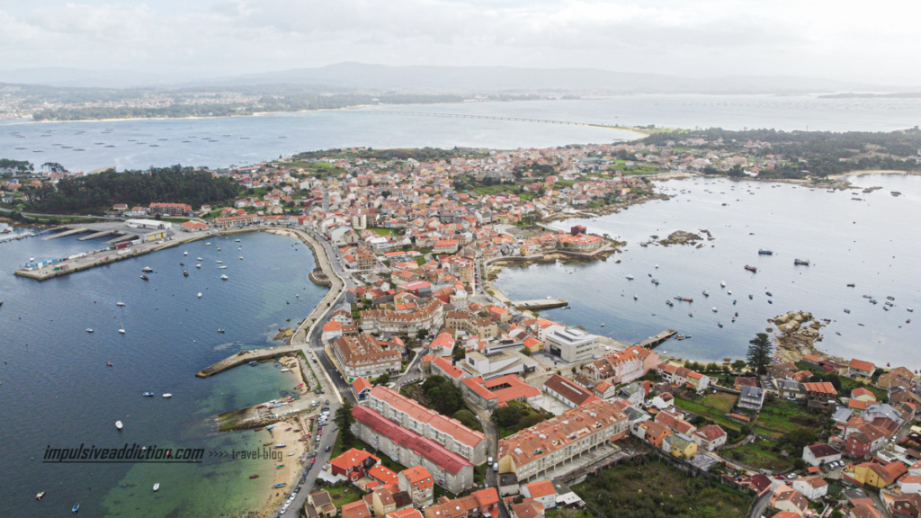 Ilha de Arousa, vista aérea a partir da zona do miradouro de Con do Forno.