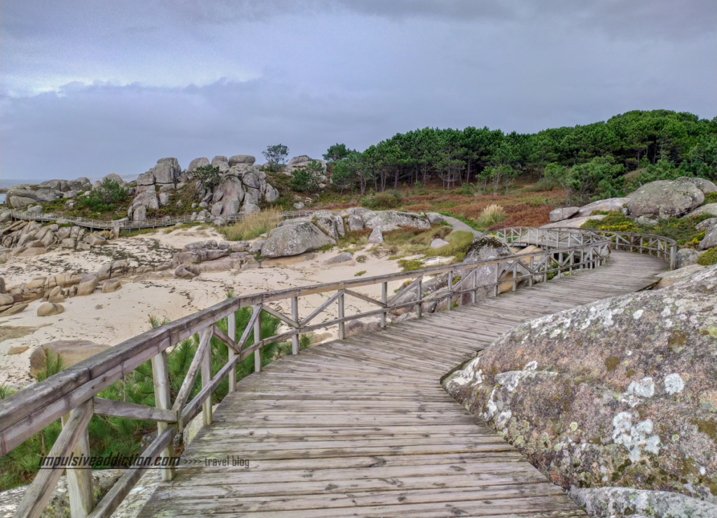 Walk on Paseo das Pedras Negras in San Vicente do Grove (Galicia)