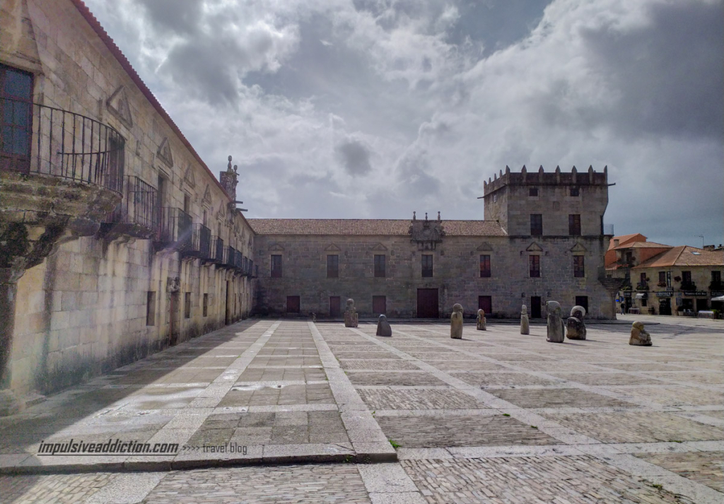 Praça de Fefiñáns em Cambados, ao visitar e explorar a Ria de Arousa