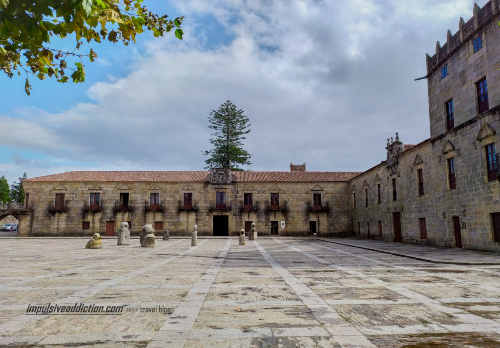 Praça de Fefiñáns em Cambados, ao visitar e explorar a Ria de Arousa