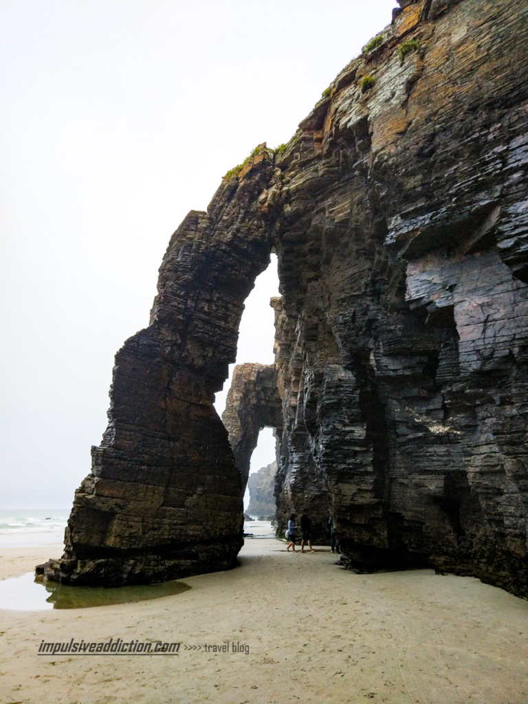 As catedrais, os arcos naturais da Praia das Catedrais, na costa de Lugo