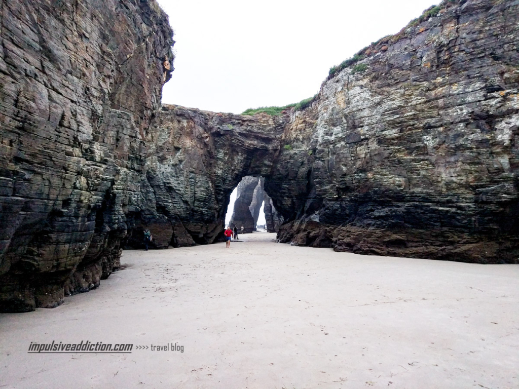 As catedrais, os arcos naturais da Praia das Catedrais, na costa de Lugo