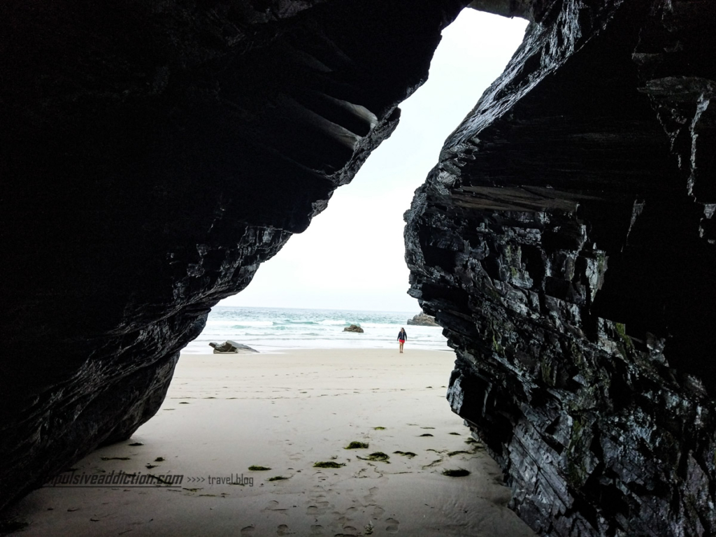 Gruta da Praia das Catedrais, ao visitar Lugo e a sua costa