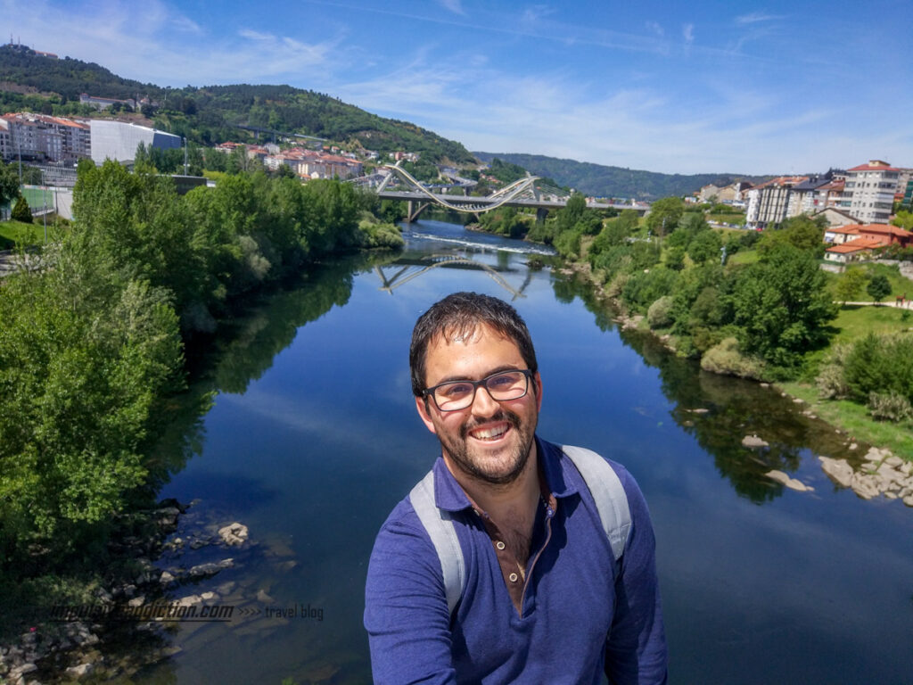 Eu, a visitar a Ponte Maior de Ourense, no Rio Minho