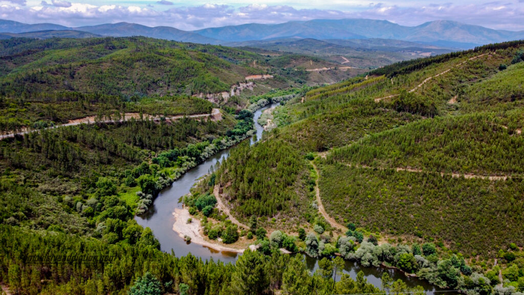 Curva do rio Zêzere em Ourondo