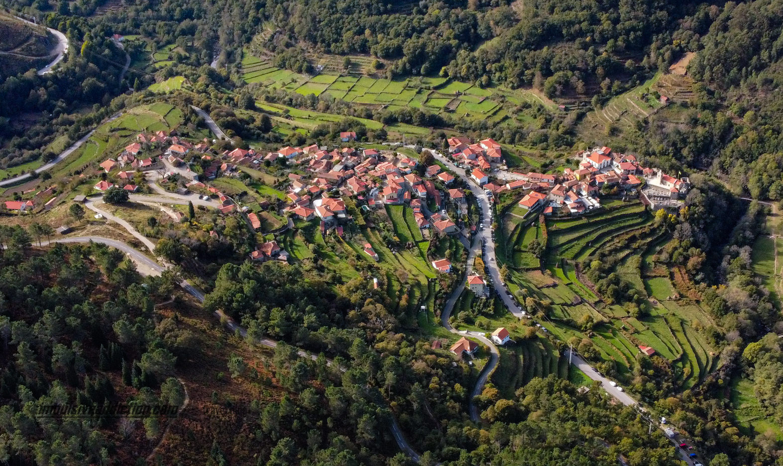Imagem aérea da Aldeia do Sistelo (início da Ecovia do Vez)