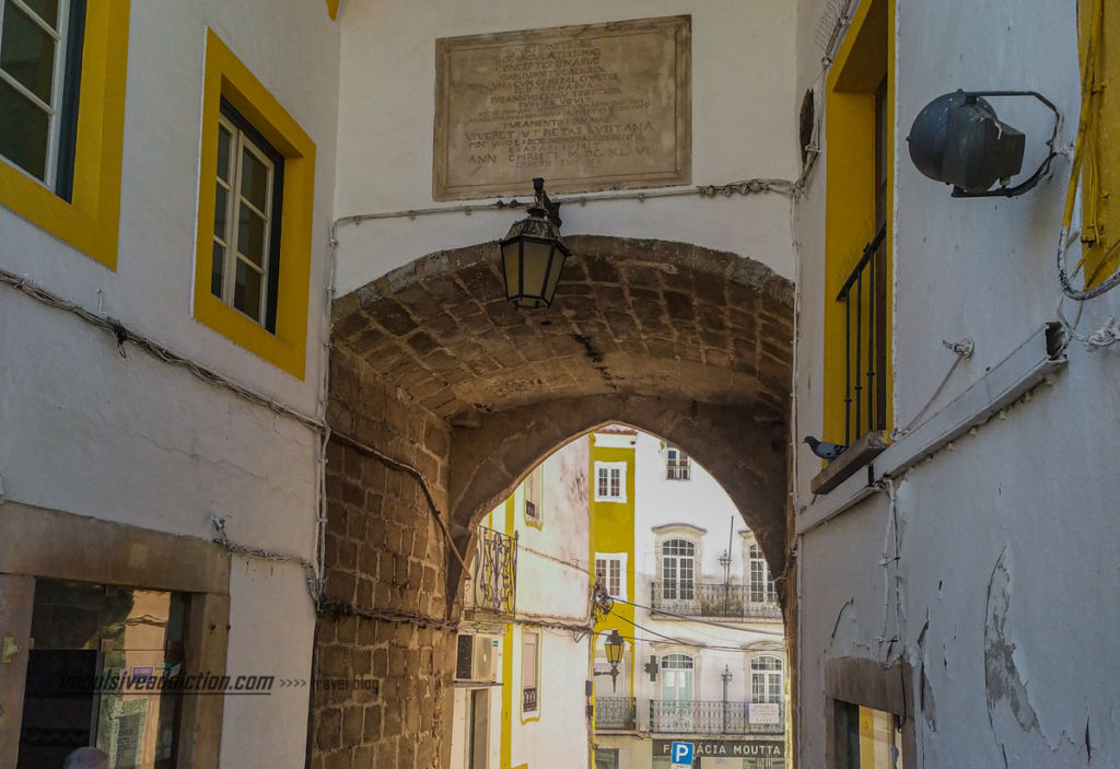 Arch close to the Culture House in Elvas
