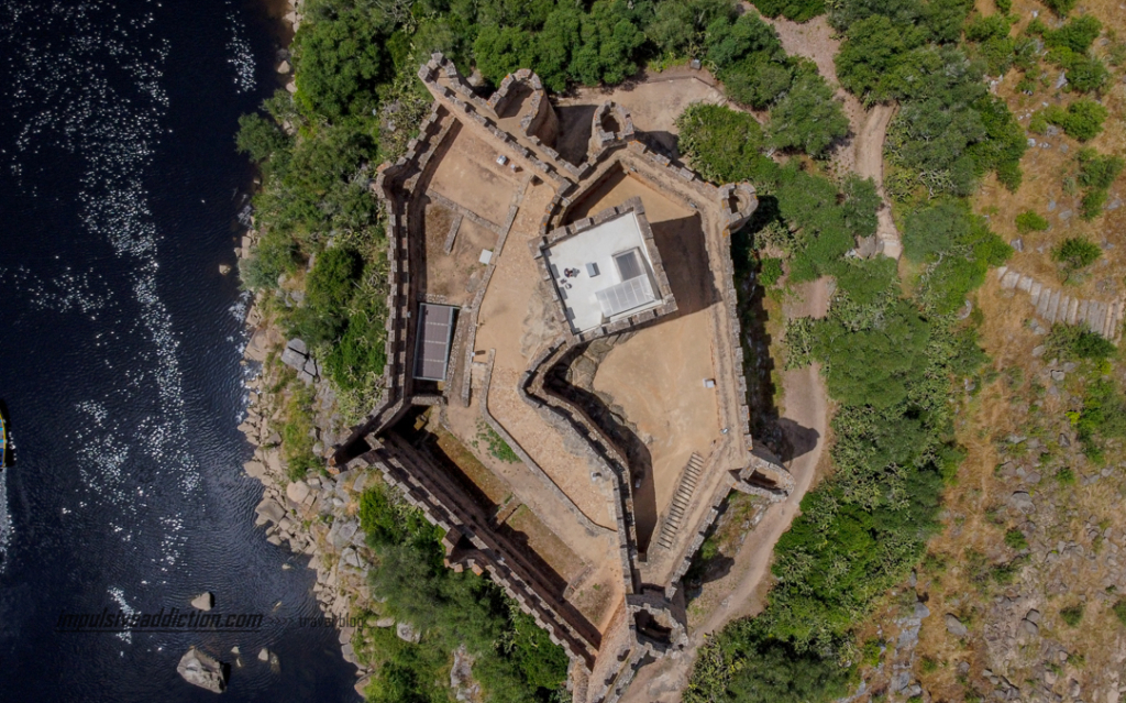 Castelo de Almourol visto de cima - imagem de drone