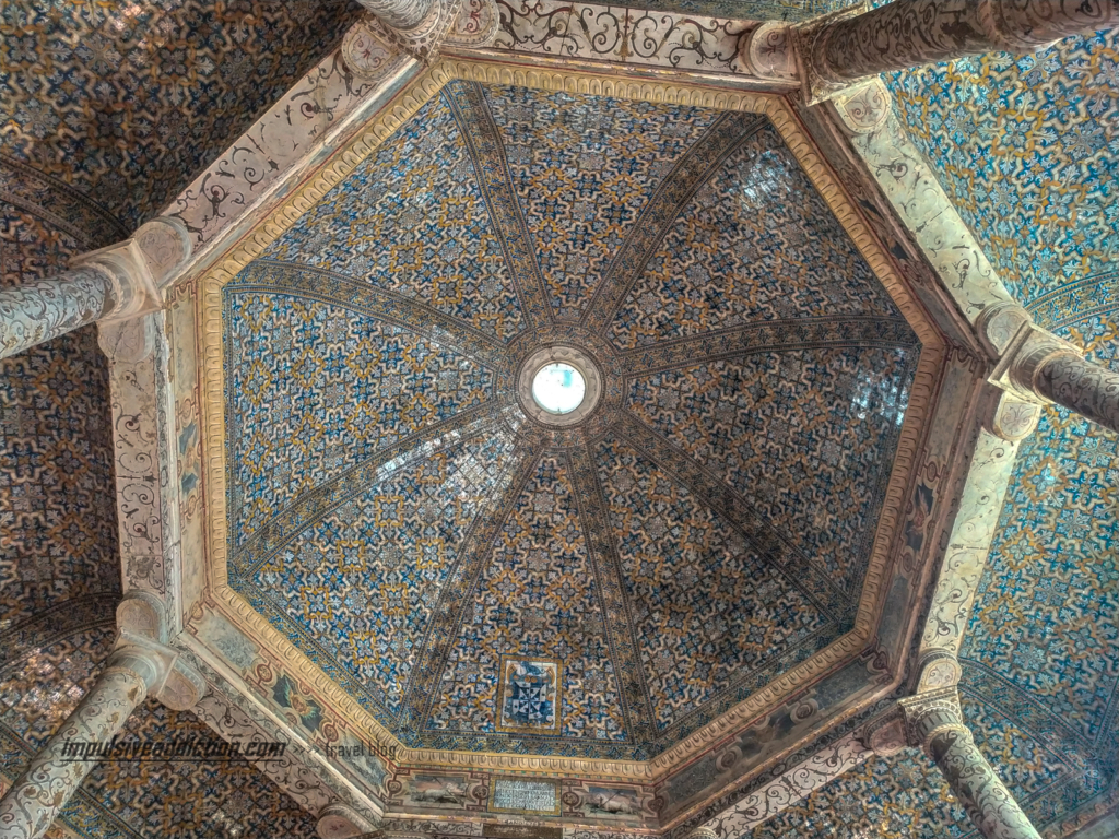 Cúpula da Igreja das Domínicas forrada em azulejo